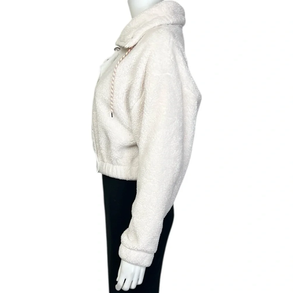 UO Teddy Fleece Cropped Jacket in Ivory - sz Medium